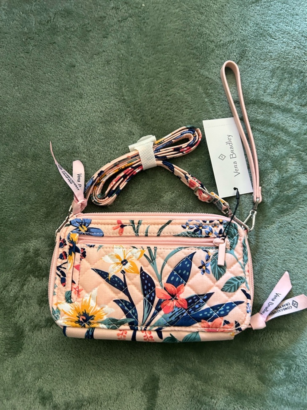 NWT- “ Paradise Corral” Vera Bradley Floral Quilted Wristlet Crossbody - Picture 5 of 6